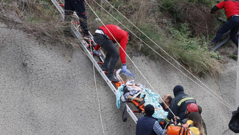 Raylarda yürüyen şahıs Yüksek Hızlı Tren'in çarpması sonucu öldü